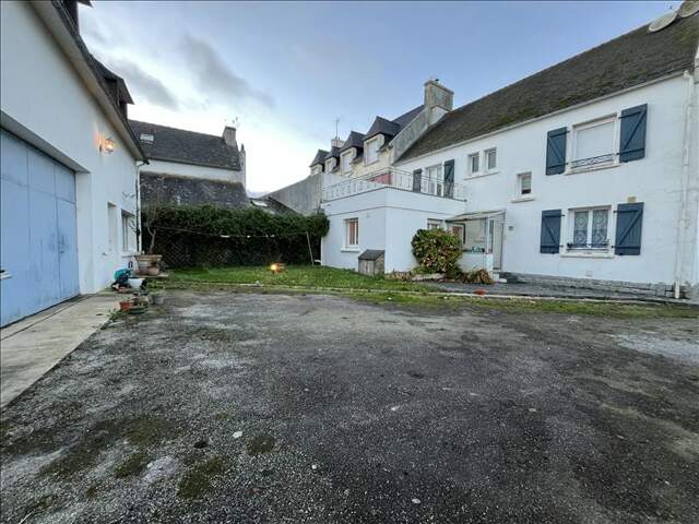 Maison en pierre de 8 pièces principales — photo du bien