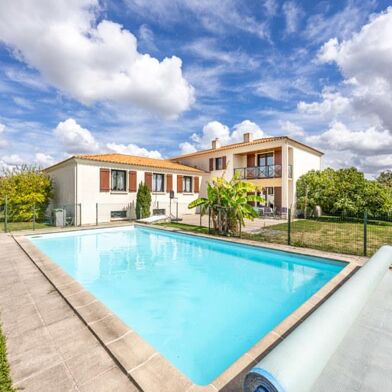 Maison 8 pièces 597300 €