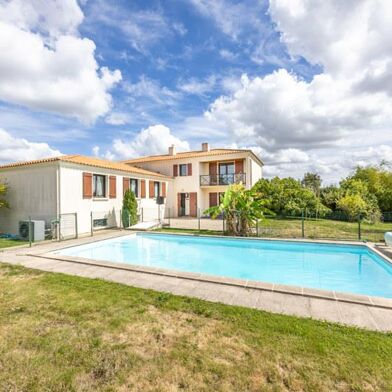 Maison 8 pièces 597300 €