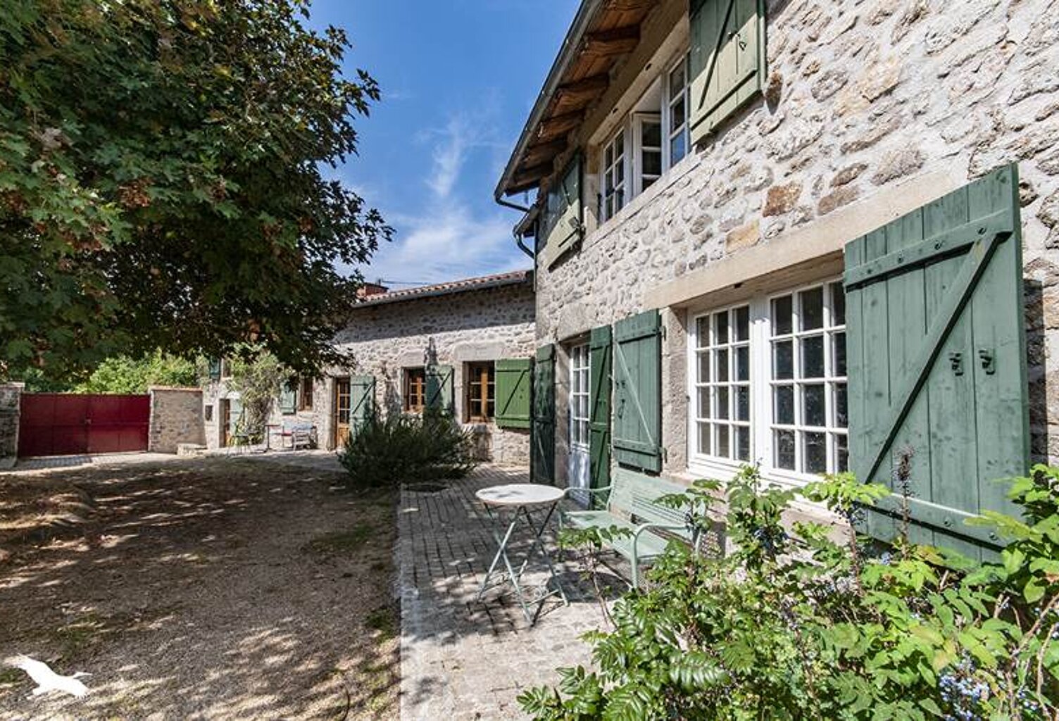 Maison en pierre de 8 pièces principales — photo 1