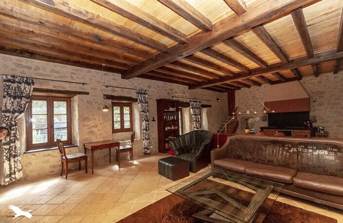 Maison en pierre de 8 pièces principales — photo 2