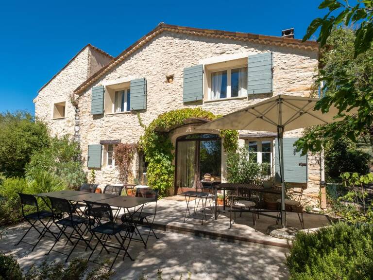 Haute Provence. Elegante propriété de 335 m² sur 2,8 hectares au calme parfait — photo 1