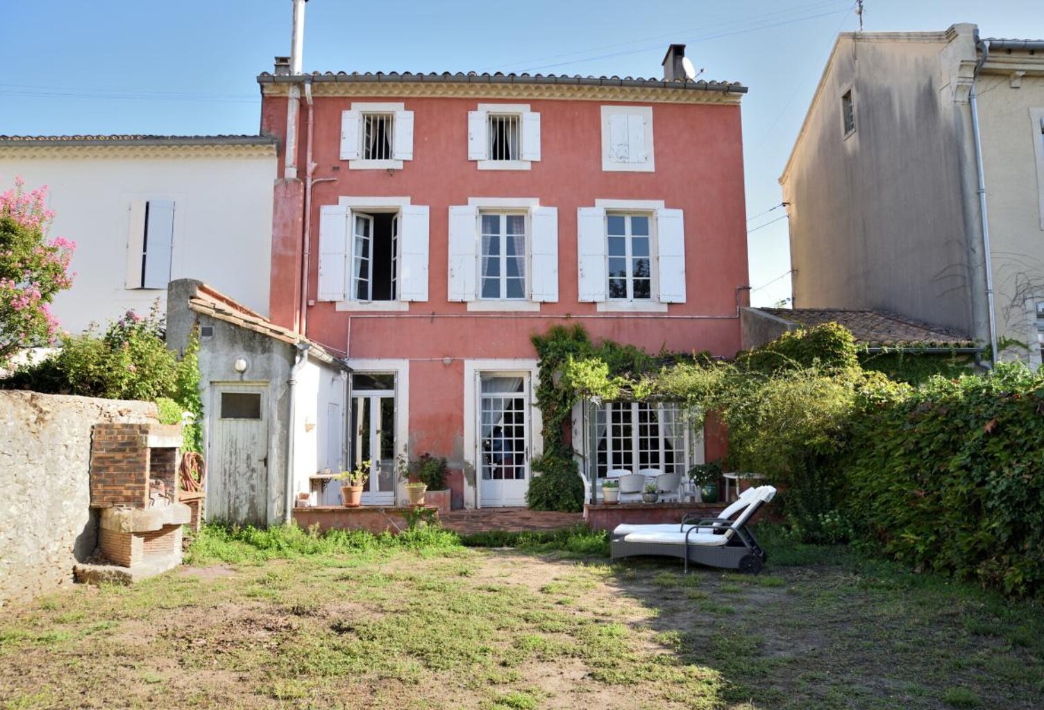 Maison de caractère avec beau jardin arboré avec possibilité local professionnel — photo 1