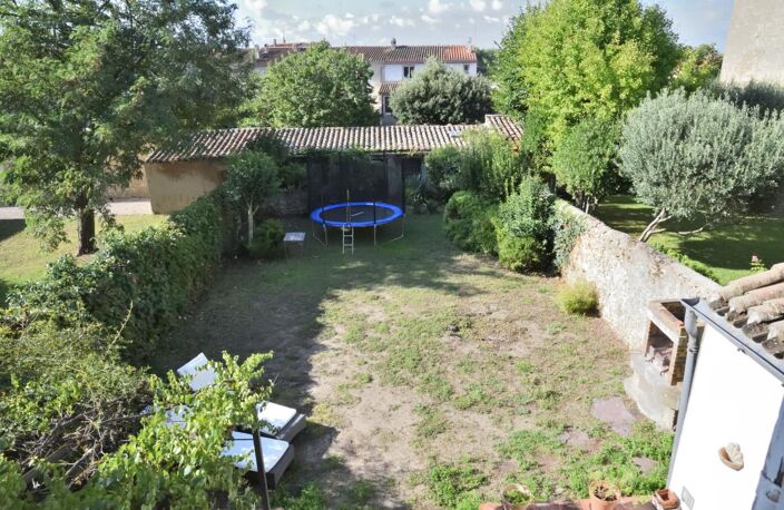 Maison de caractère avec beau jardin arboré avec possibilité local professionnel — photo 2