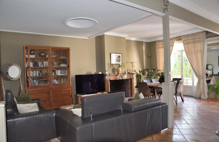 Maison de caractère avec beau jardin arboré avec possibilité local professionnel — photo 4