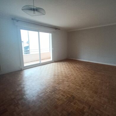 Appartement 4 pièces 745 €