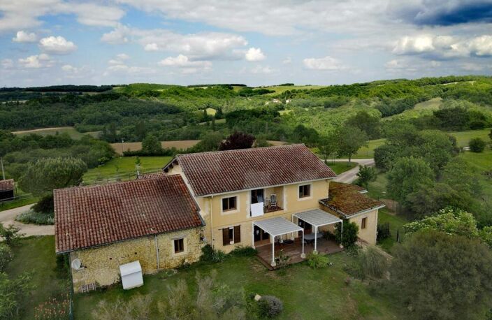 Propriété à vendre, Gers: DPE A Propriété équestre (ou propriété privée) sur son promontoire, très au calme, vues exceptionnelles. Deux maisons, nombreuses dépendances, installations équestres, terrain de 16,8 hectares — photo 4