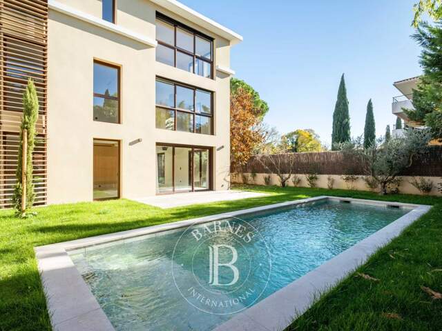 À 700 m du Cours Mirabeau – Maison de ville  240 m² – 5 chambres — photo du bien