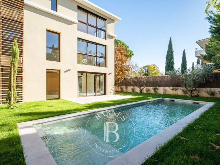 À 700 m du Cours Mirabeau – Maison de ville  240 m² – 5 chambres — photo 1
