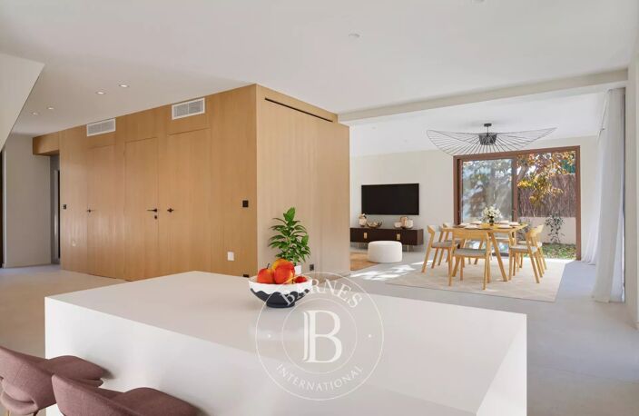 À 700 m du Cours Mirabeau – Maison de ville  240 m² – 5 chambres — photo 4