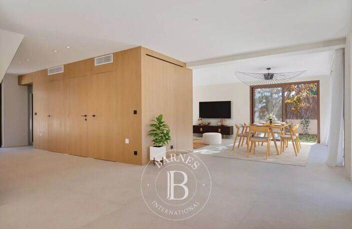 À 700 m du Cours Mirabeau – Maison de ville  240 m² – 5 chambres — photo 5