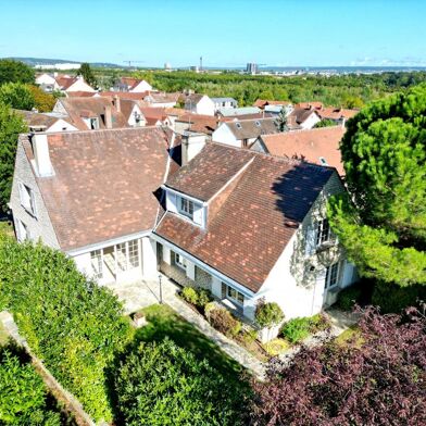 Maison 8 pièces 4000 €