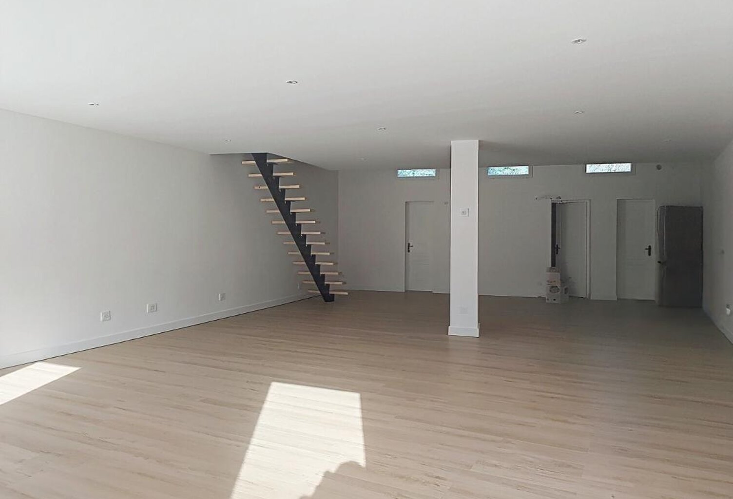 Châteaurenard, Maison de ville neuve avec jardinet 150 m², 5 pièces — photo 1
