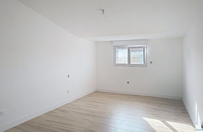 Châteaurenard, Maison de ville neuve avec jardinet 150 m², 5 pièces — photo 5