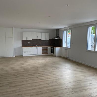 Appartement 5 pièces 890 €