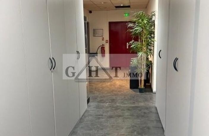 A LOUER 600 M² DE BUREAUX A VITRY SUR SEINE — photo 2