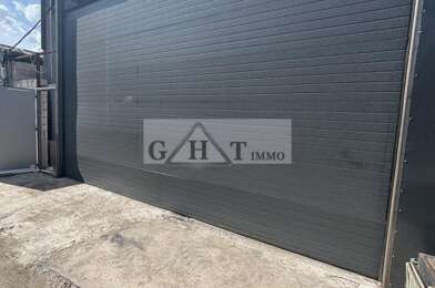 Local industriel  10460 €