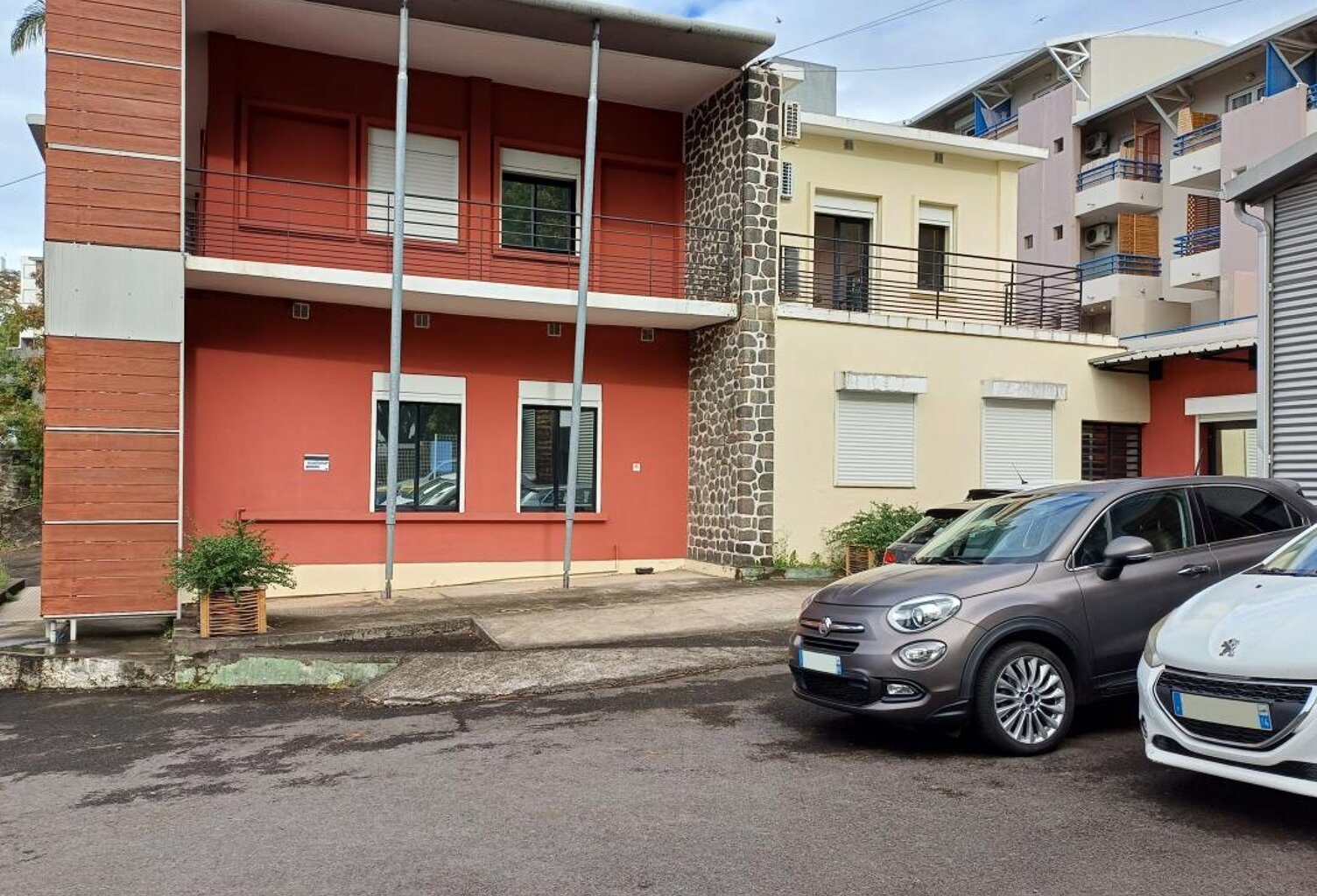 Bâtiment de bureaux 458 m² St Denis — photo 1