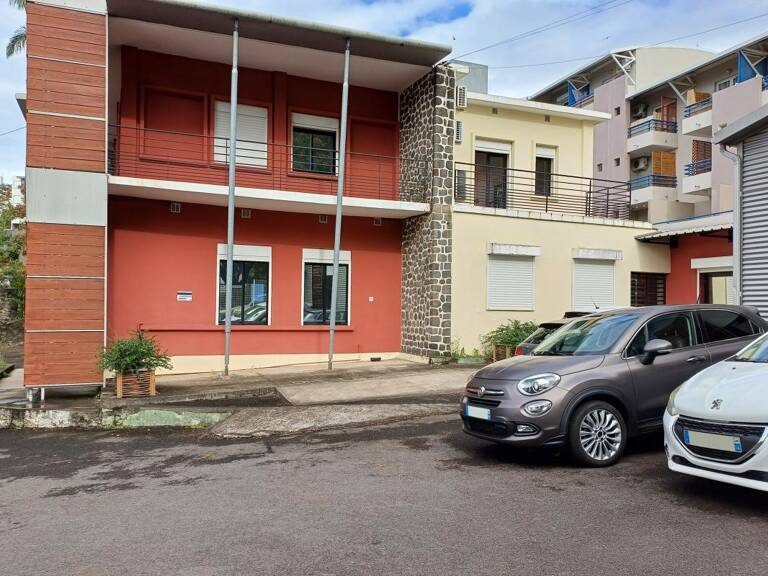 Bâtiment de bureaux 458 m² St Denis — photo 1