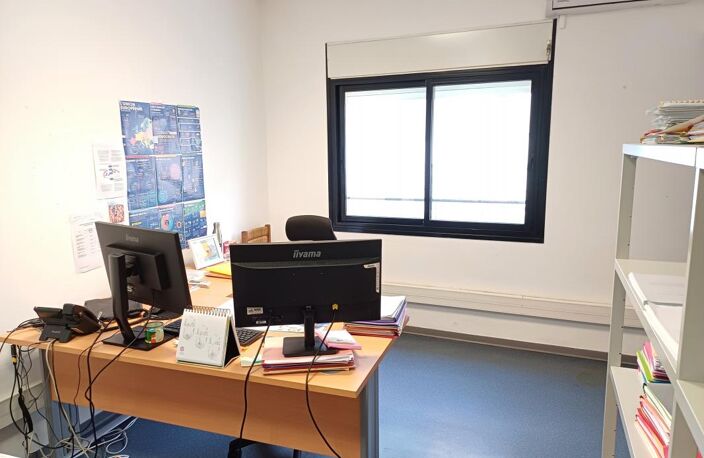 Bâtiment de bureaux 458 m² St Denis — photo 5