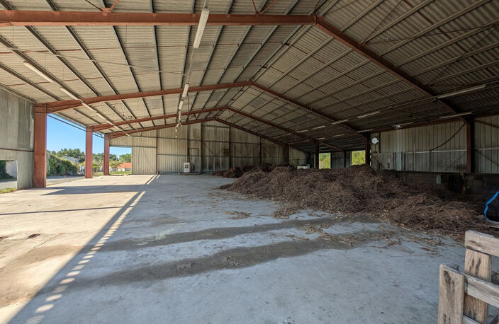 Site d'activité 12 500 m2   Hangar 1 170 m2   Accés A10 et R — photo 5