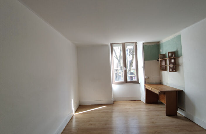 APPARTEMENT CENTRE VILLE AUBENAS AVEC STATIONNEMENT — photo 3