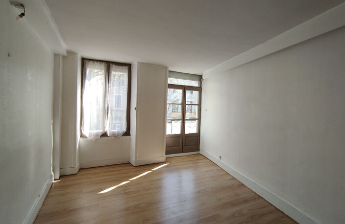 APPARTEMENT CENTRE VILLE AUBENAS AVEC STATIONNEMENT — photo 4