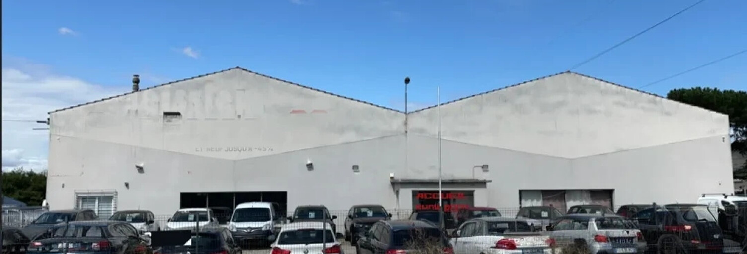 Commerce  900 m² à louer à Chanas (38150)