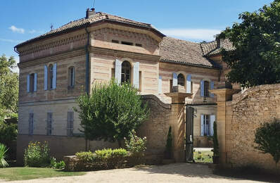 UZES : MAGNIFIQUE CHATEAU SUR PLUS DE 5000 M2 DE TERRAIN ARB — photo du bien