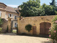 UZES : MAGNIFIQUE CHATEAU SUR PLUS DE 5000 M2 DE TERRAIN ARB — photo 3