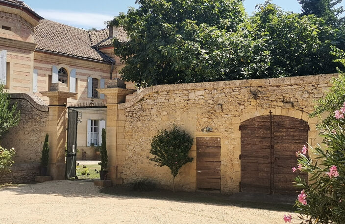 UZES : MAGNIFIQUE CHATEAU SUR PLUS DE 5000 M2 DE TERRAIN ARB — photo 5