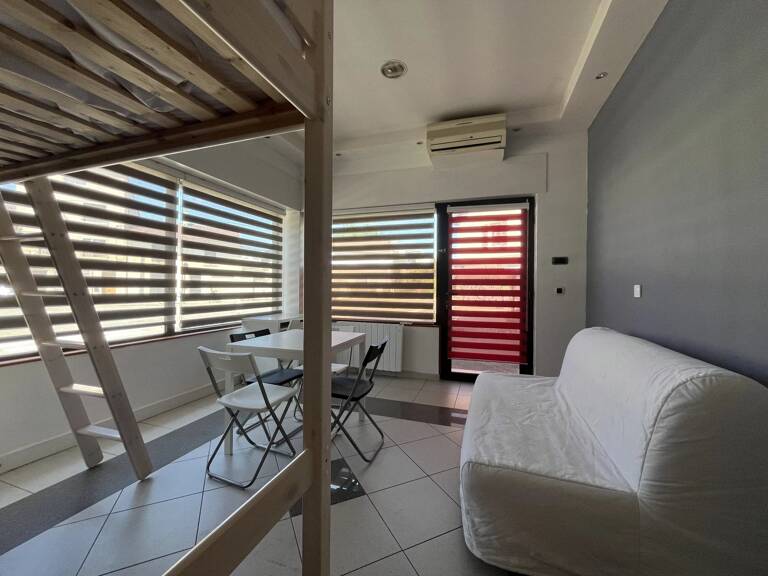STUDIO Meublé- 73 Ave J VALLES — photo 1