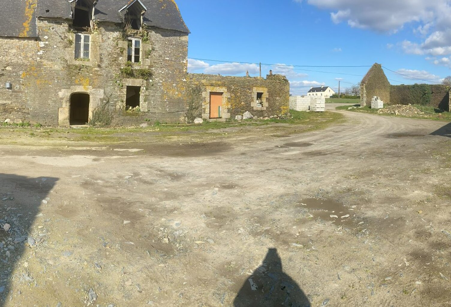 Authentique corps de ferme à rénover sur 3 429 m² de terrain, — photo 1