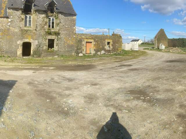 Authentique corps de ferme à rénover sur 3 429 m² de terrain, — photo du bien