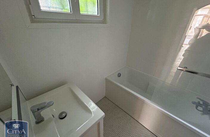 Vente maison 5 pièces 115 m² Le Blanc (36300) — photo 5