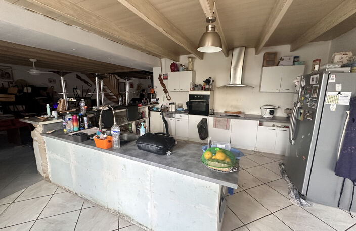 Maison d'environ 173 m2 sur la commune de Faye-sur-Ardin — photo 2