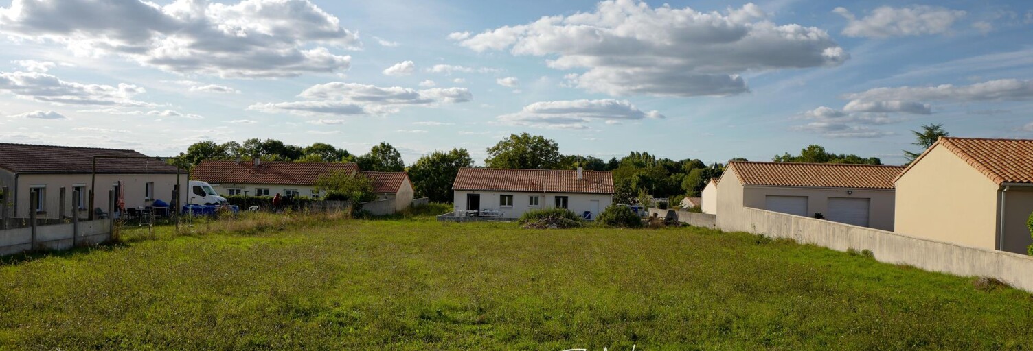 Terrain  700 m² à vendre à Sainte-Ouenne (79220)
