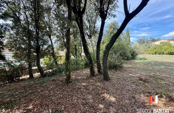 Terrain constructible de 800 m2 viabilisé — photo 2