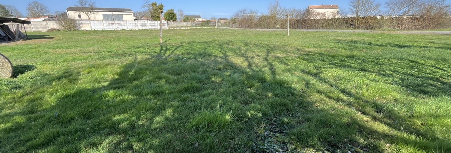 Terrain  1700 m² à vendre à Saint-Varent (79330)