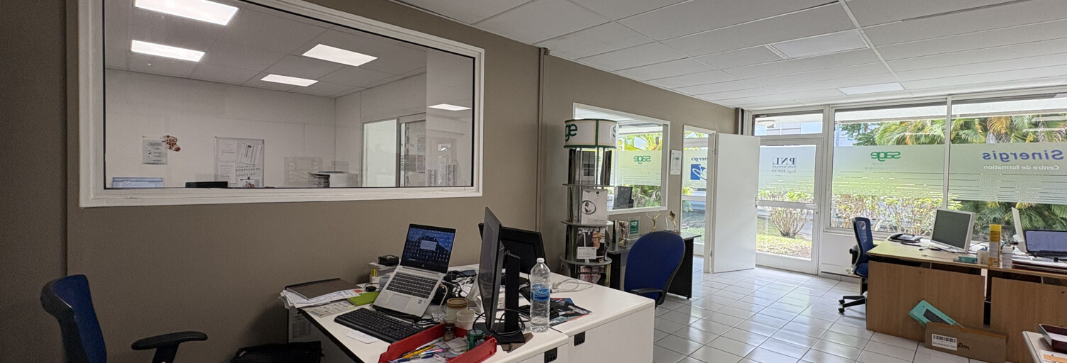 Commerce  90 m² à louer à Baie-Mahault (97122)