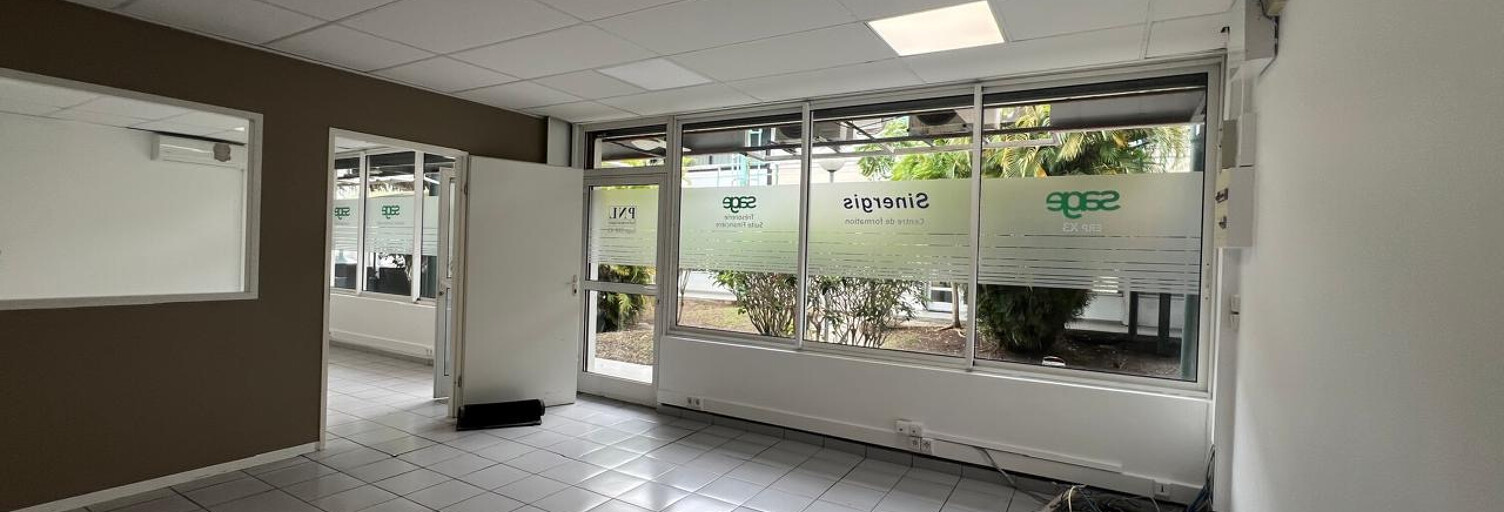 Commerce  90 m² à louer à Baie-Mahault (97122)