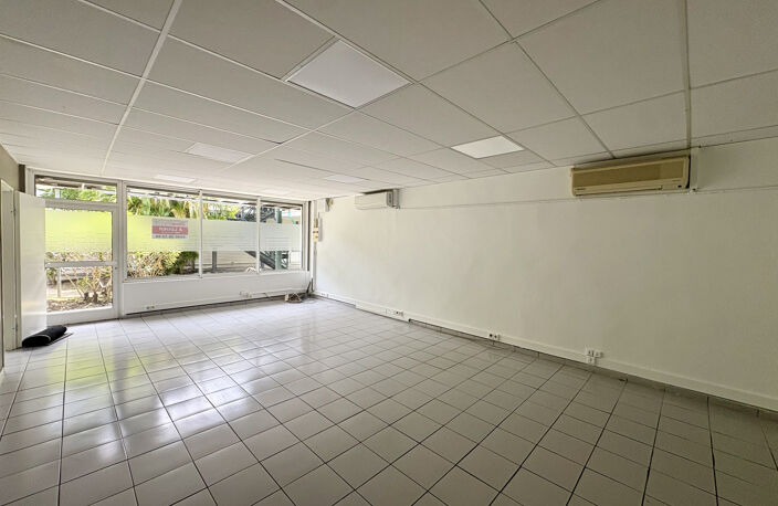 LOCAL COMMERCIAL 90M2 JARRY — photo 2