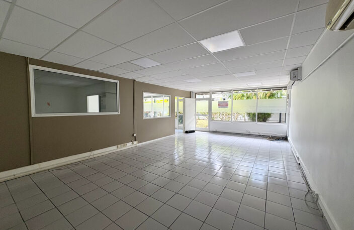 LOCAL COMMERCIAL 90M2 JARRY — photo 3