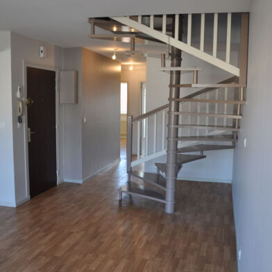 Appartement 7 pièces 1190 €