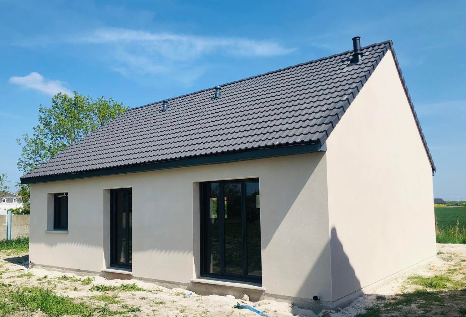Maison neuve de plain-pied lumineuse et fonctionnelle. — photo 1