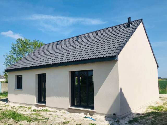 Maison neuve de plain-pied lumineuse et fonctionnelle. — photo du bien