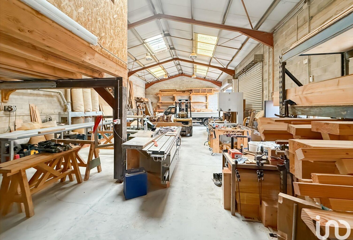 Vente Local d'activités 200 m&sup2; — photo 1