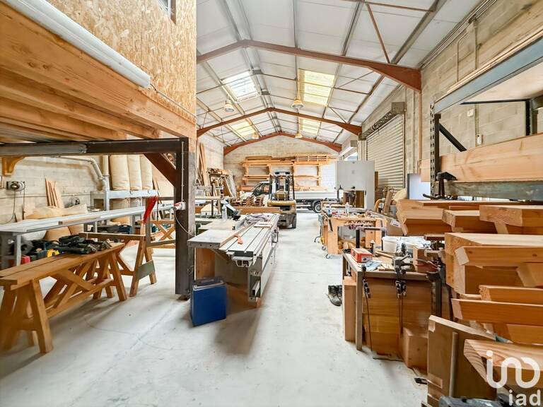 Vente Local d'activités 200 m&sup2; — photo 1