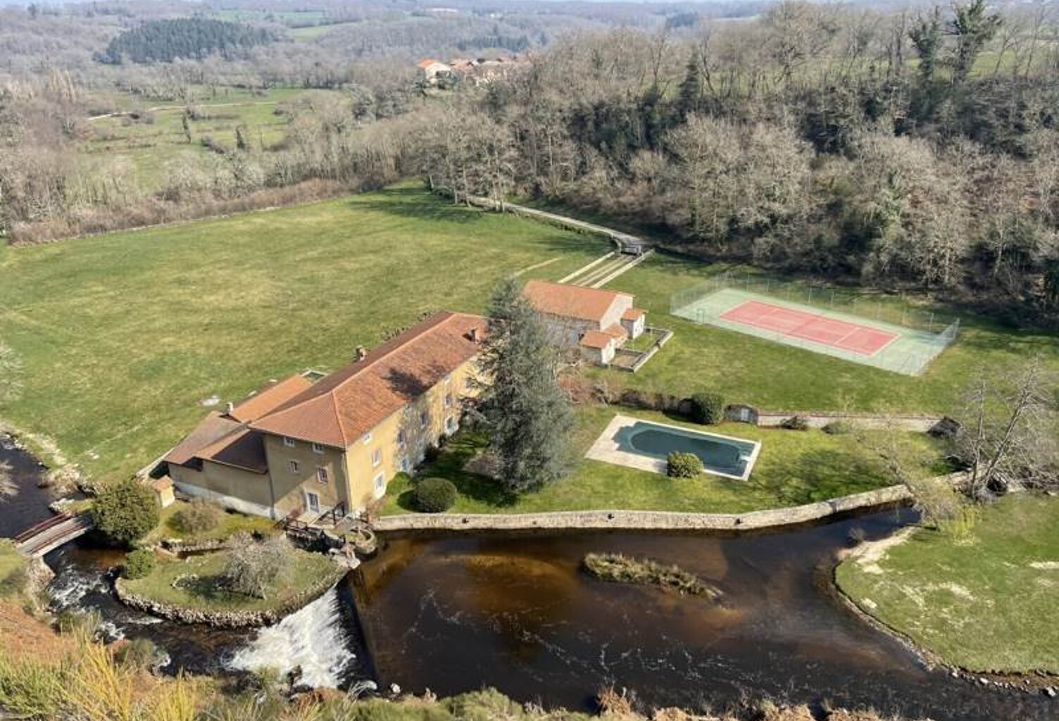 Domaine de 16 pièces principales — photo 1