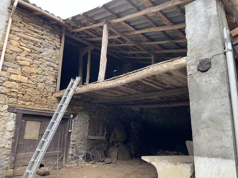 Maison en pierre de 2 pièces principales — photo 1